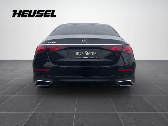 Mercedes-Benz E 200 AMG Line Sedan