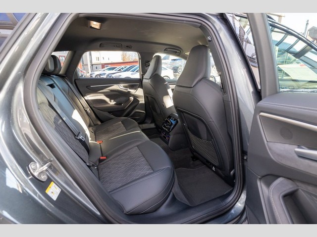 Audi A6 Avant Quattro S-Tronic