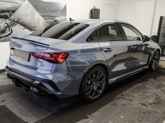 Audi RS3 Quattro S-Tronic Sedan