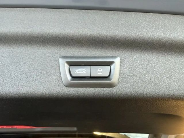 BMW X1 sDr18d Aut.U11 NAV+TEM+SITZH+KOMF+adpLED+SPUR