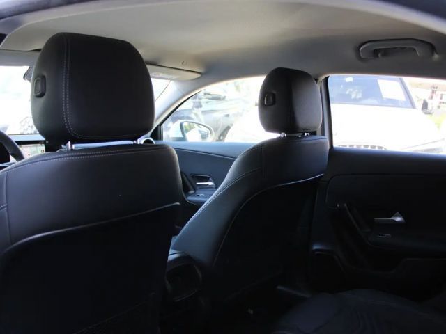 Mercedes-Benz A 180 A 180 d