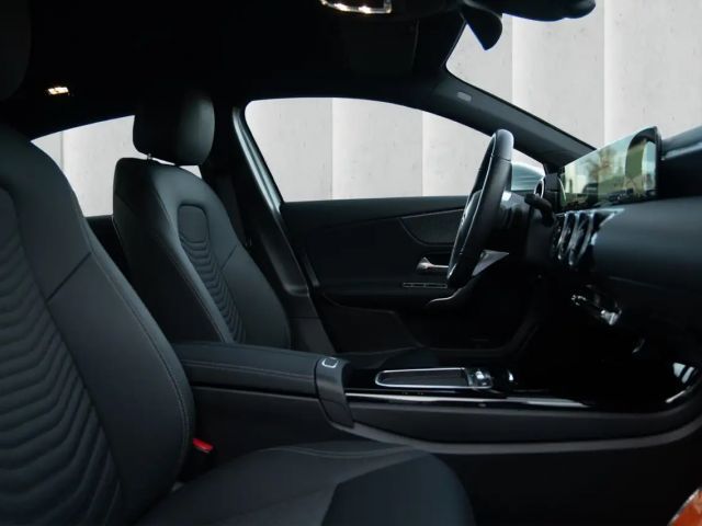 Mercedes-Benz A 180 Hatchback Progressive