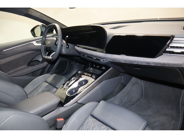 Audi A6 Avant Quattro S-Tronic