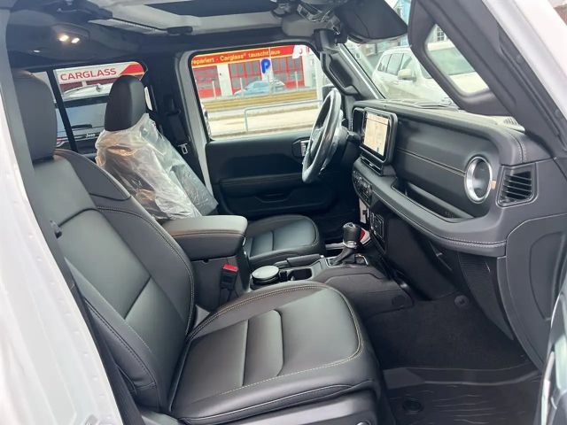 Jeep Wrangler Sahara