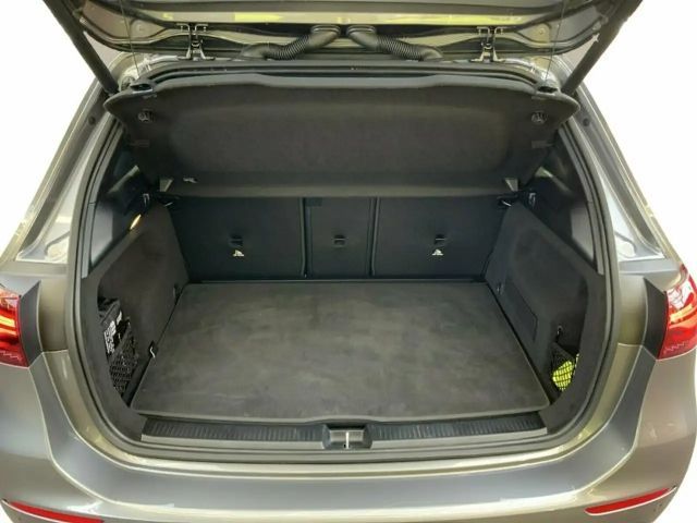 Mercedes-Benz B 180 SpurW W-Paket PDC SHZ SpurH LED el.Heck