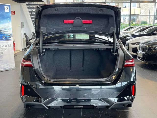 BMW 520 520i M-Sport Sedan