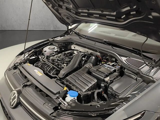 Volkswagen Golf 1.5 TSI DSG Style Variant