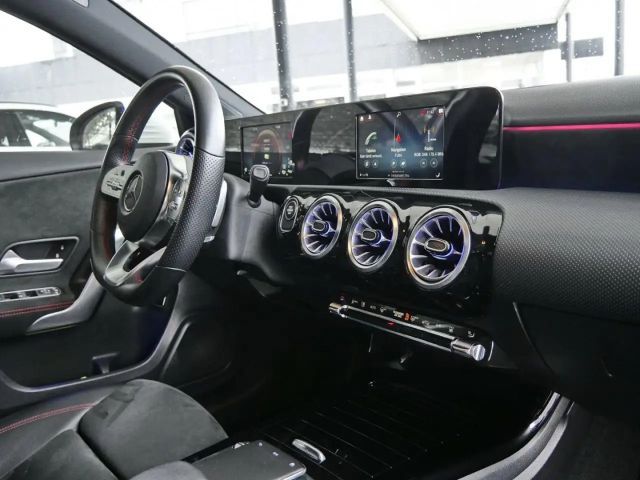 Mercedes-Benz A 250 A 250 e AMG Line