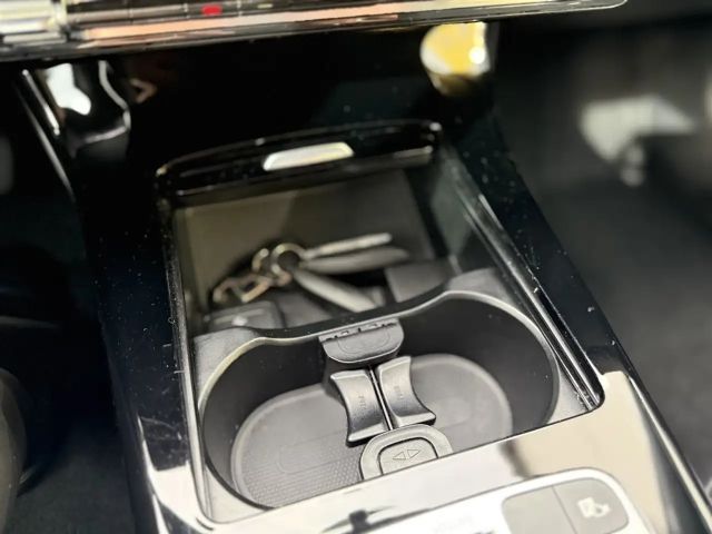 Mercedes-Benz A 180 A 180 d