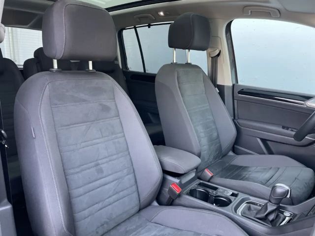 Volkswagen Touran 1.5 TSI DSG R-Line