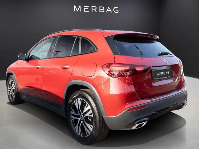 Mercedes-Benz GLA 180 Pano STH W-Paket KeyLess ParkAss. LED