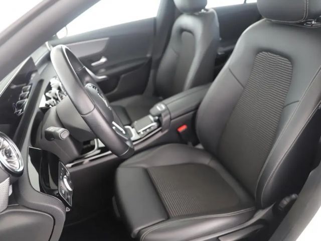 Mercedes-Benz CLA 180 Coupé Progressive