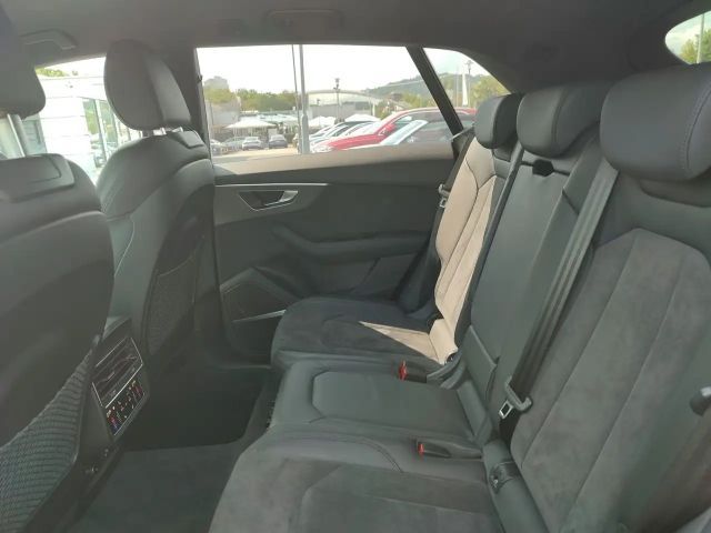 Audi RS Q8 *Navi*Matrix*Alu*AHK*B&O*HUD*PDC*Virtual Co