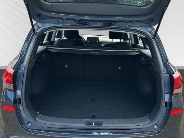 Hyundai i30 DCT AUTOMATIK KLIMA + SITZHEIZUNG + TEMPOMAT + PAR