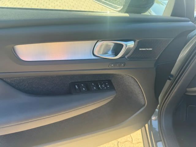 Volvo XC40 Dark Ultra