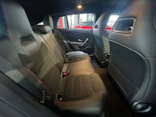 Mercedes-Benz CLA 200 AMG Line