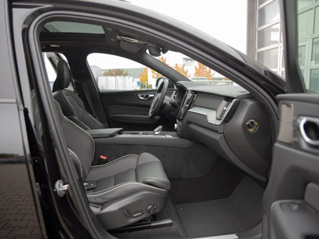 Volvo XC60 AWD Dark Plus