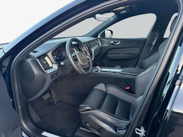 Volvo XC60 AWD Dark Plus