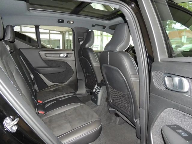 Volvo XC40 R-Design Recharge T4