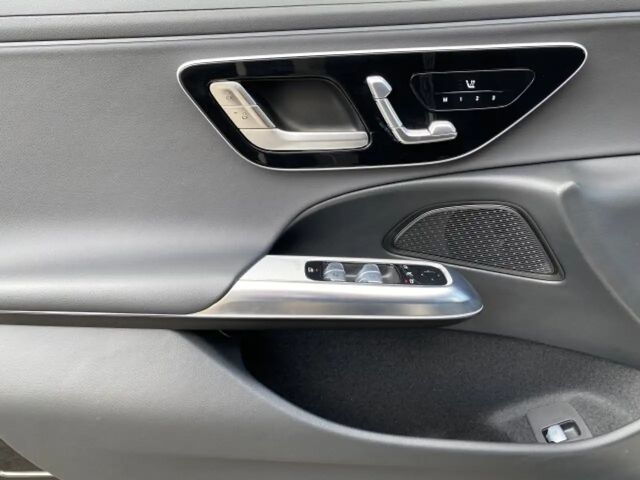 Mercedes-Benz E 200 AVANTGARDE Sedan