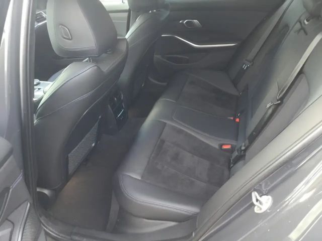 BMW 330 330i Sedan xDrive