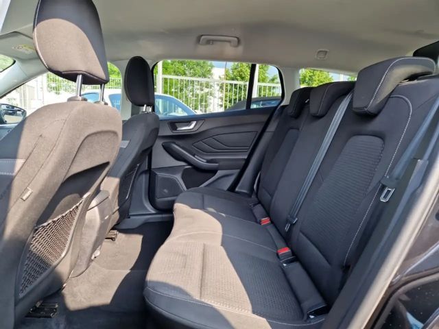 Ford Focus Cool & Connect EcoBoost Wagon