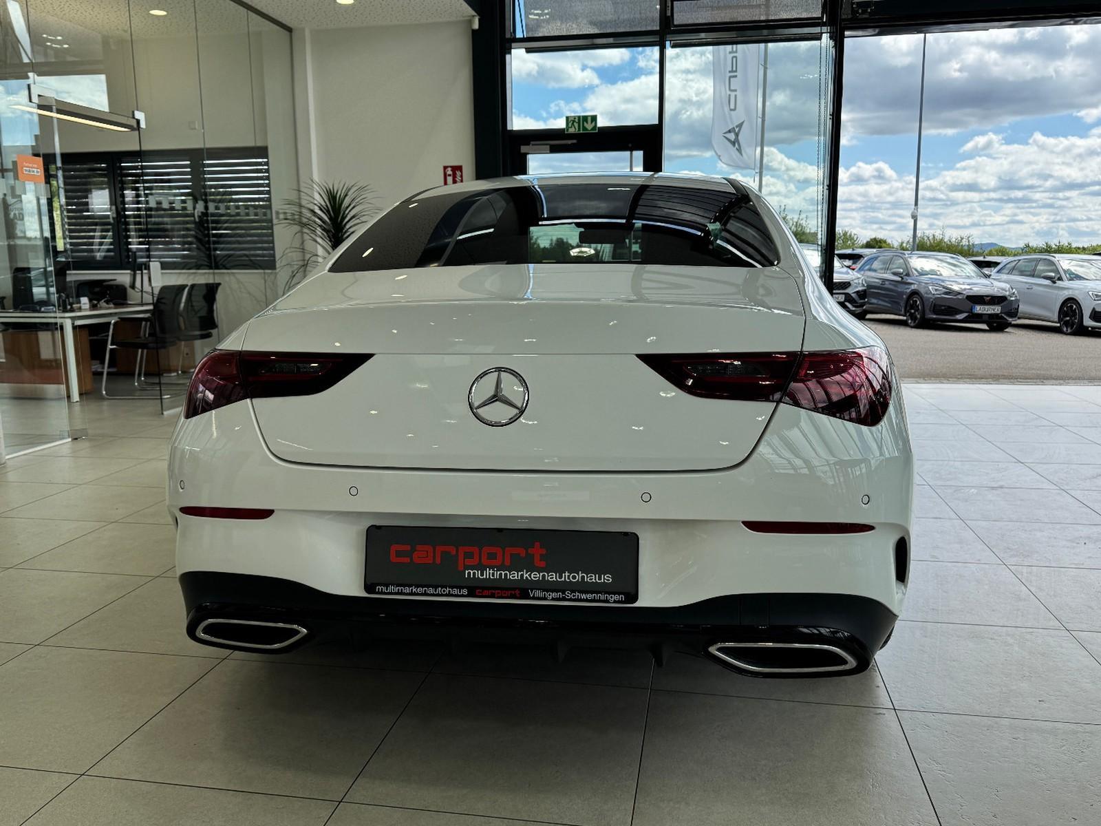 Mercedes-Benz CLA 200 AMG Line Sedan