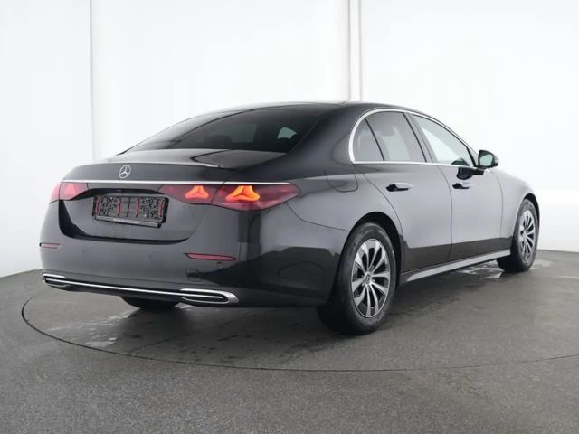 Mercedes-Benz E 200 AVANTGARDE Sedan