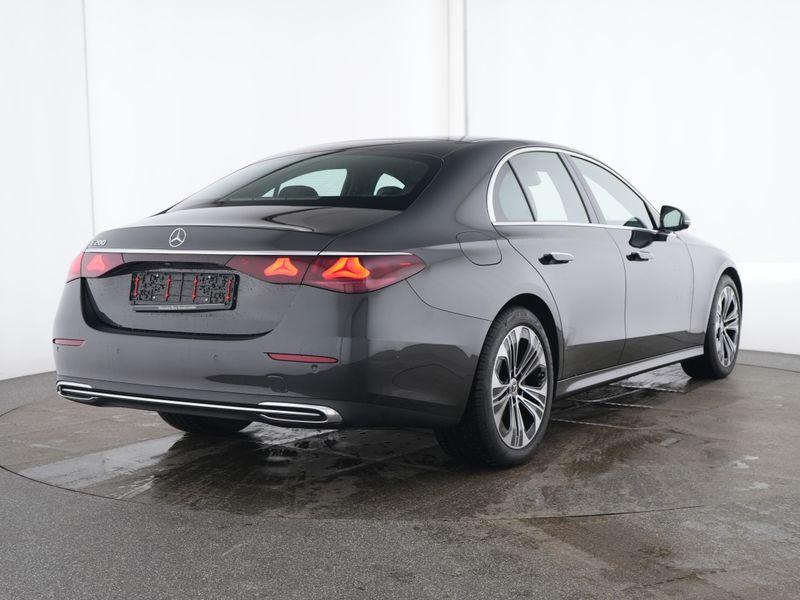 Mercedes-Benz E 200 AVANTGARDE Sedan