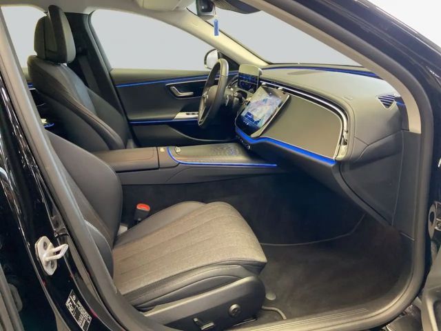 Mercedes-Benz E 200 Sedan