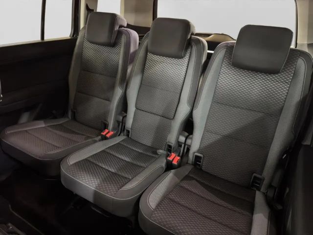 Volkswagen Touran 1.5 TSI R-Line