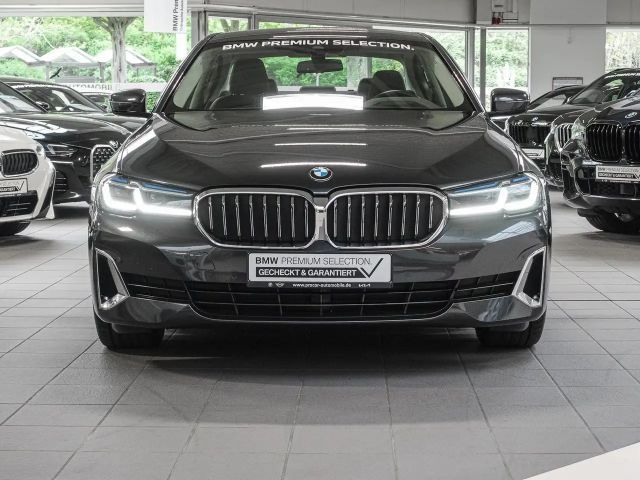 BMW 530 530d Luxury Line Sedan