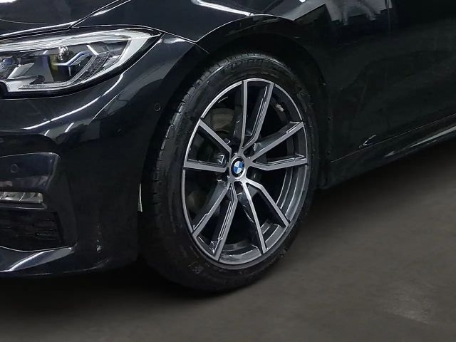 BMW 320 320i M-Sport Sedan xDrive