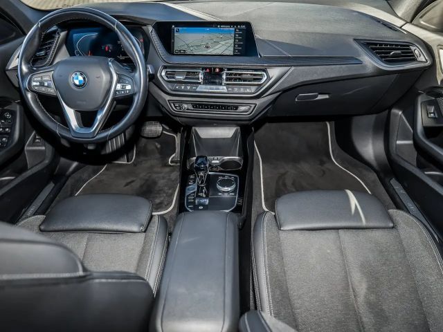 BMW 118 118i Sedan Sport Line