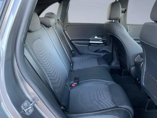 Mercedes-Benz B 180 Progressive Sedan