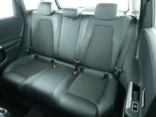 Mercedes-Benz B 200 Automatik*Rückfahrkamera*Navigation*SpurH*