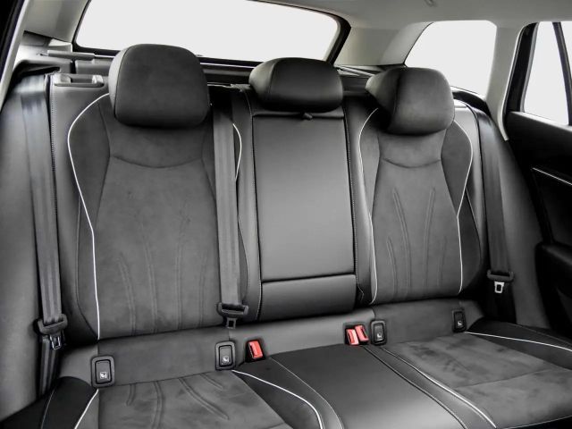 Volkswagen Passat 1.5 eTSI Business DSG Variant