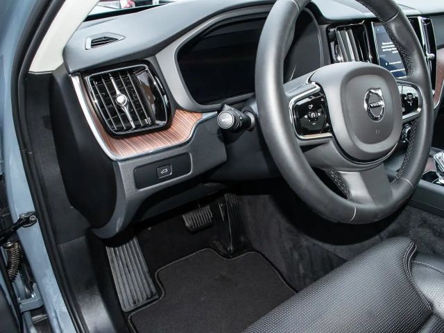 Volvo XC60 AWD Dark Plus