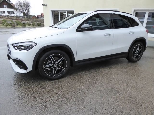 Mercedes-Benz GLA 200 4MATIC AMG Line GLA 200 d
