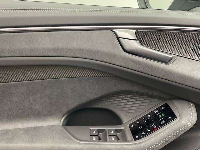 Audi A6 Avant Quattro S-Tronic