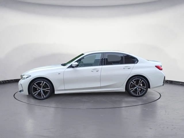 BMW 318 318i M-Sport Sedan