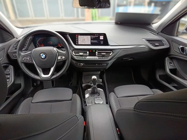 BMW 118 118i Sedan Sport Line