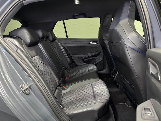 Volkswagen Golf 1.5 eTSI DSG R-Line