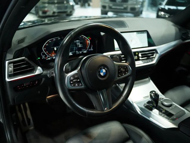 BMW 330 330d M-Sport Sedan