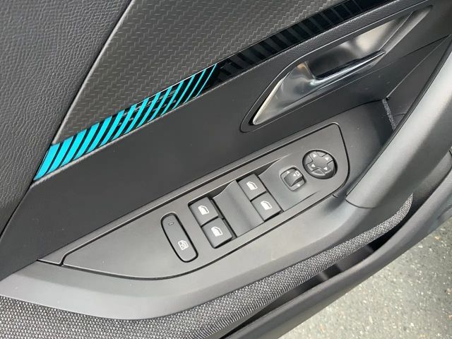 Peugeot E-2008 Style