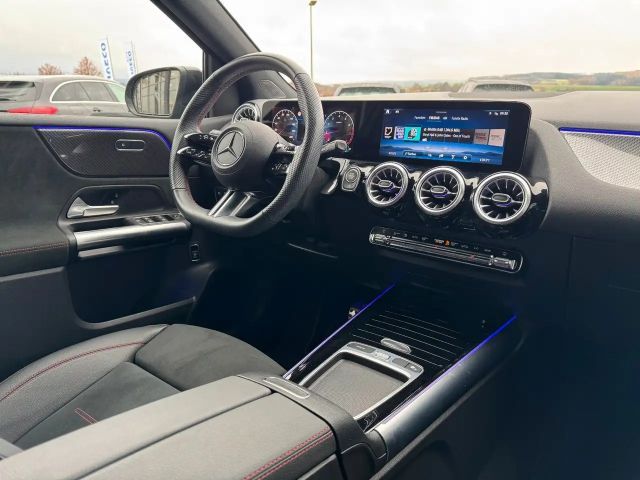 Mercedes-Benz B 200 AMG Line Sedan