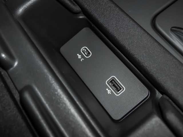 Land Rover Discovery D300 Dynamic HSE