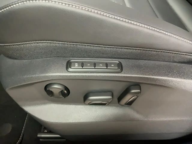 Volkswagen T-Roc 1.5 TSI DSG R-Line