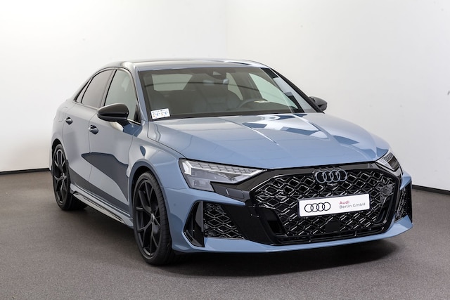 Audi RS3 Quattro S-Tronic Sedan