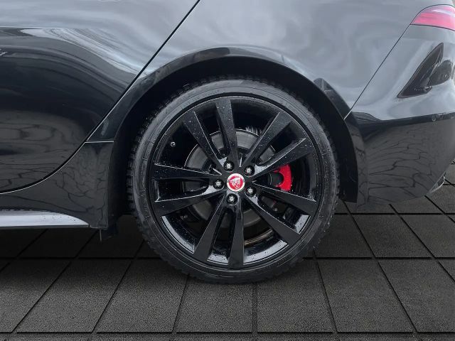 Jaguar XE P250 R-Dynamic